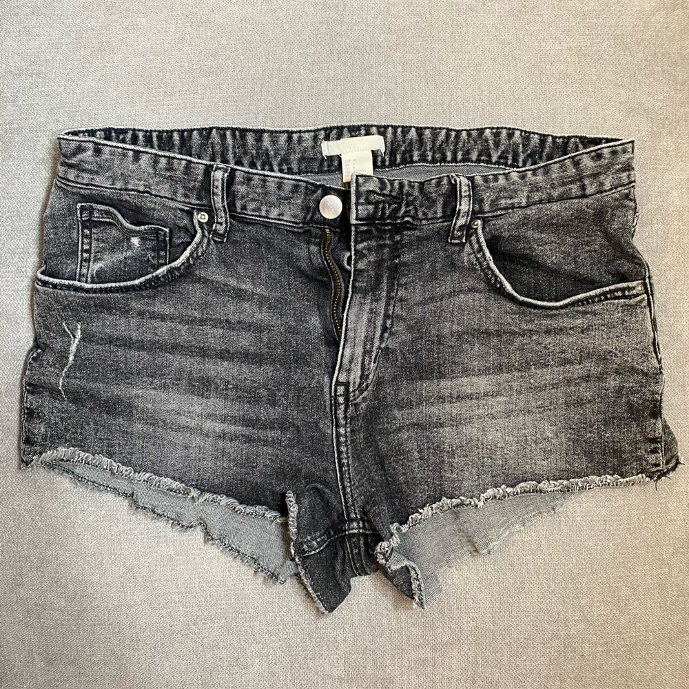 H&M faded black short shorts